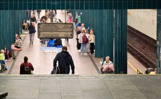 Метро, укриття, фото з соцмереж