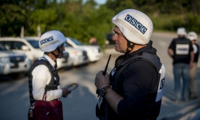 Патруль ОБСЕ попал под обстрел боевиков на Донбассе