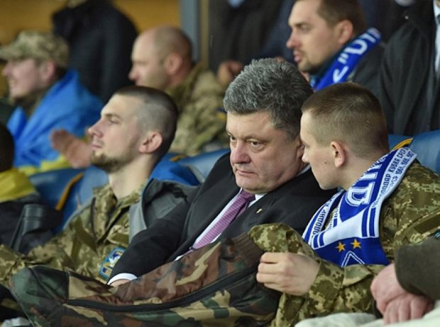 Президент разом з воїнами відвідав футбольний матч «Динамо» (Київ)