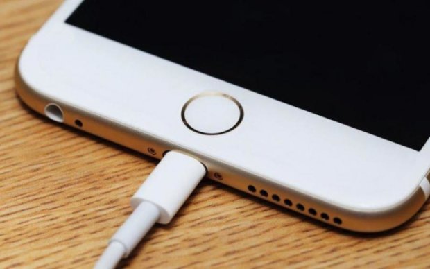 Створено геніальний спосіб врятувати зарядку для iPhone