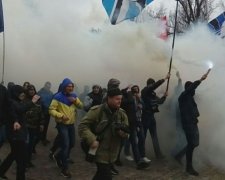 Фанати "Чорноморця" вийшли на марш проти "Сбербанка" (фото, відео)