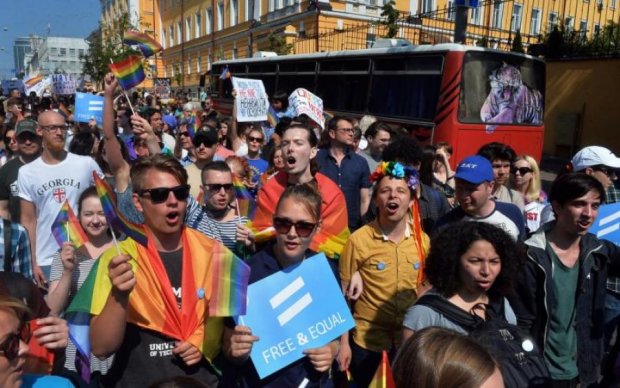 В Киеве на Марш равенства не пустили Путина за непристойное поведение