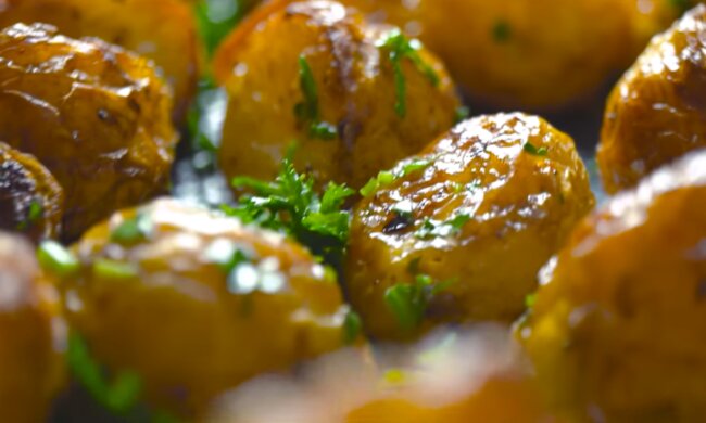 Запечена картопля, скріншот: YouTube