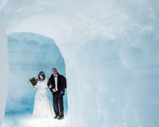 Пара зіграла весілля в льодовику Ісландії (фото)