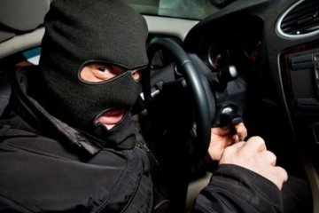 В Киеве массово эвакуируют автомобили