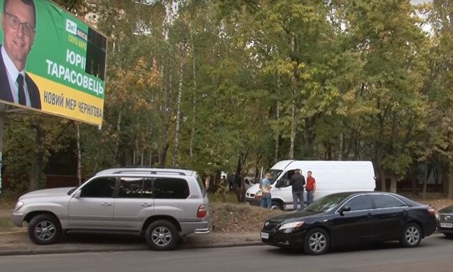 Бешеный соратник Зеленского с ножом устроил войну за билборд в центре города - все ради мэрского кресла