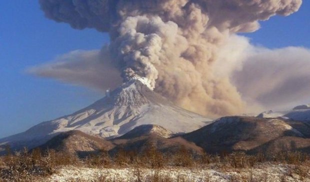 Камчатский вулкан "взорвался" пеплом