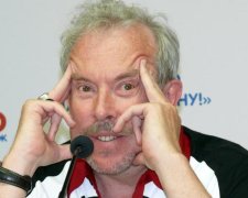 Известный певец указал на двойную дурость украинской власти