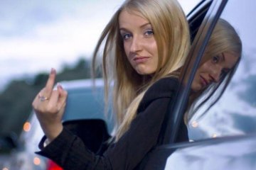Байдужість та хамство: українцям нагадали, з кого починаються зміни