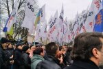 Зубожілі львів'яни обклали губернатора Козицького "червоними прапорцями", поліція напоготові - що вимагають від соратника Зеленського