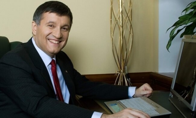 Аваков скасував старі «вимоги» до правоохоронців