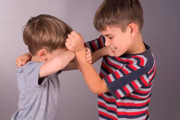 Дети дерутся / фото: iStock