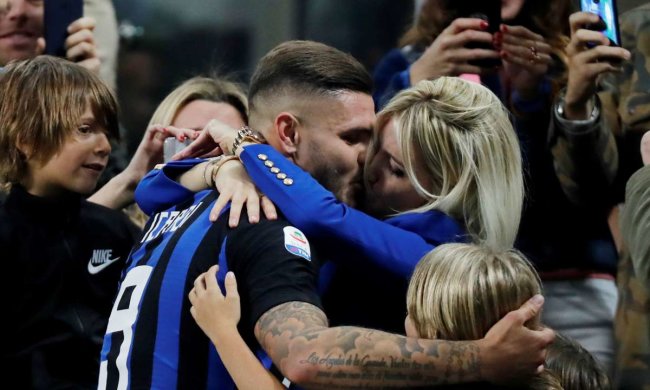 Знаменитий футболіст подарував дружині супертачку з іменними номерами