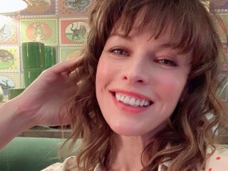 Мила Йовович, instagram.com/millajovovich/