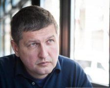 Разбойное ограбление: нардеп Попов хочет забрать сына домой