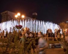 Редкое удовольствие: на Майдане заработал музыкальный фонтан