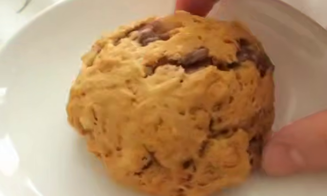 Тыквенное печенье с орехами и шоколадом, кадр из видео