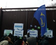 Соратники Саакашвили оцепили "замок" Авакова: первые подробности