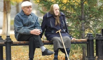 Пенсійну реформу зупинить натовп бунтуючих старих