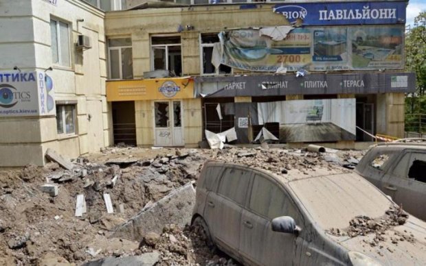 В Киеве неожиданно забил "фонтан" и разгромил все вокруг