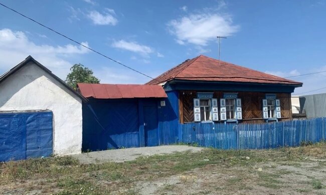 Чоловік викрав 19-річну дівчину і замкнув у себе вдома на 14 років: мама про все знала, але не заважала