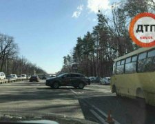 Две иномарки столкнулись под Киевом: есть пострадавшие