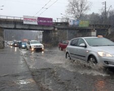 Київська підземка йде під воду разом з дорогами, поки Кличко "будує" метро на Виноградар