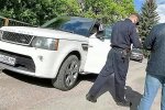 Під Тернополем копи-перевертні "штампували" номери для автівов: собі і сусідові