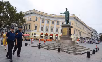 Не хватало на бутылку: одессит "бомбонул" прохожего в свой День рождения