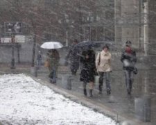 Синоптики порадили дістати парасольки, очікуються дощі