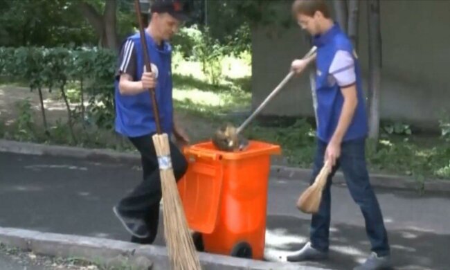 Буряк вручит запорожским чиновникам по метле