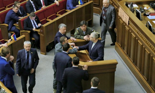 "Вілкул лізе з Тарути": один епічний знімок показав всю суть української політики