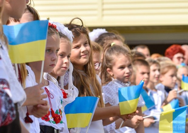 Кабмін підкине багатодітним українцям грошей: що потрібно знати