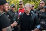 Путин посадил двух мужчин на своего "железного коня": "Очень приятно..."