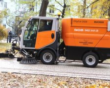 Роботи-пилососи прибирають парки в центрі Києва (фото)