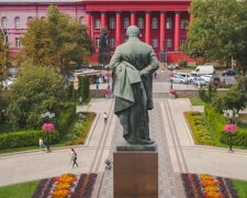 Пам'ятник у Києві, скріншот: Youtube