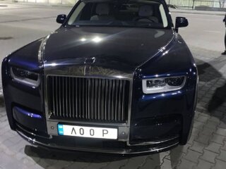 Українець продавав росіянам елітні авто в обхід санкцій, фото: СБУ