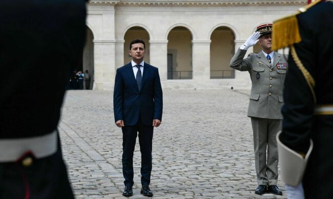 Главное за ночь: "сухой закон" Зеленского, повышение пенсий в 10 раз и новейшая техника ВСУ