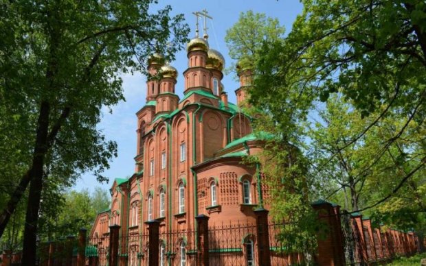 Российский храм принимает пожертвования ювелиркой