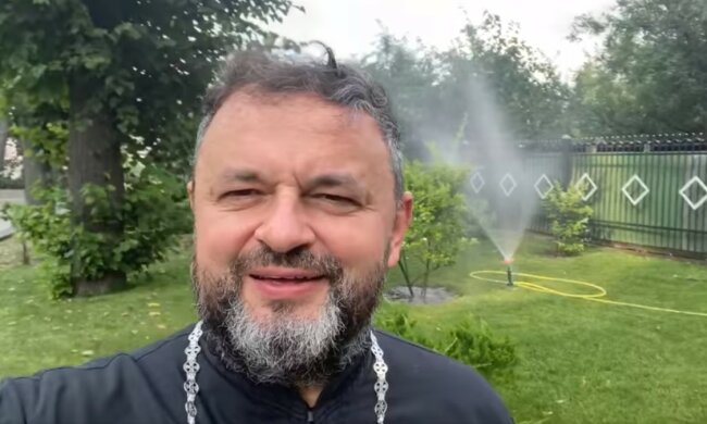 Пластичний хірург Валіхновський проміняв скальпель на рясу священика: "Кожну мить треба берегти"