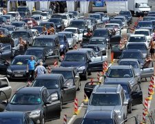 600 автомобилей застряли на Керченской переправе