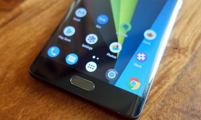 Китайці перетворять телефон на "лопату"