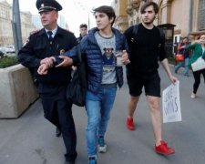 Двум москвичам не дали почтить память расстрелянніх геев