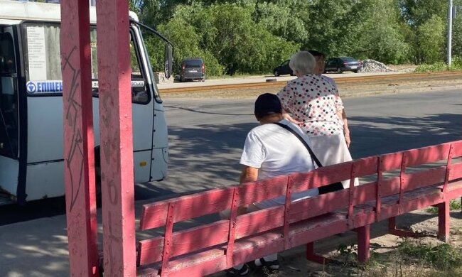 Українці на вулиці, фото: Знай.ua