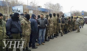 Люди мітингують біля суду в Кіровограді  (фото)