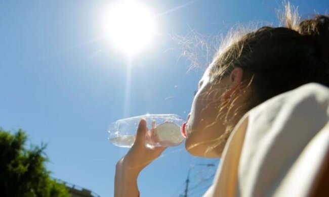 Жара в Украине: метеоролог предупредил о +40°C