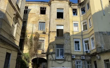Пошкоджений будинок на Європейській, 2 в Одесі після російської атаки