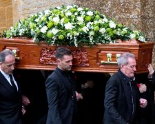 Від долі не втечеш: мати забрала сина в інший світ під час власних похорон
