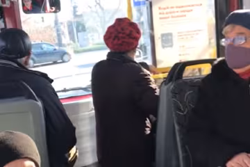 У Франківську співачка відмовилася одягнути маску в автобусі, кадр з відео: YouTube