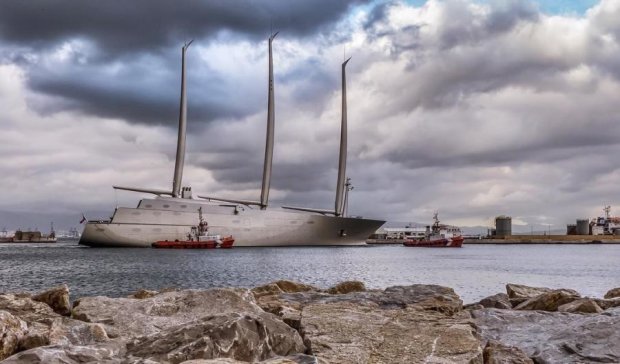 На Гібралтарі заарештували найбільшу в світі яхту російського олігарха